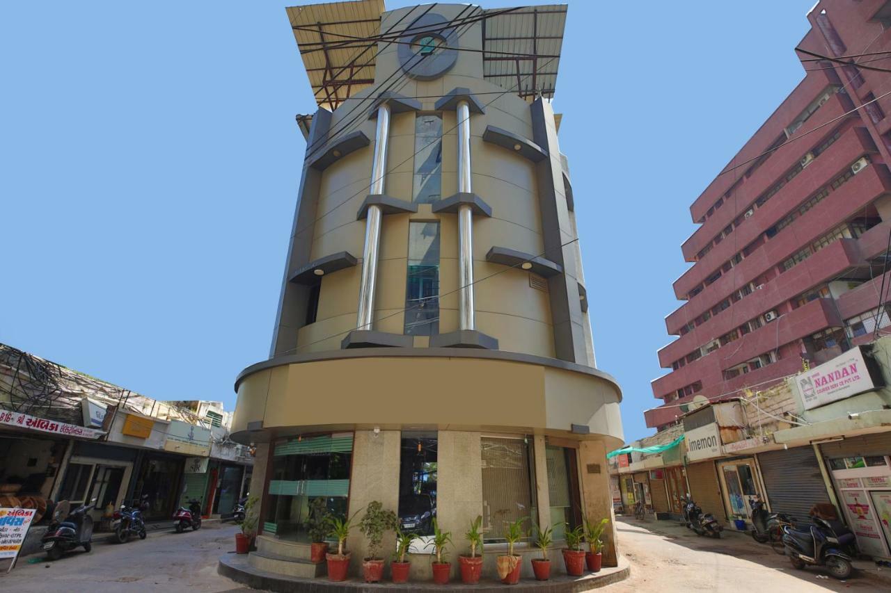 鲁德拉玛哈尔酒店 阿穆达巴 外观 照片