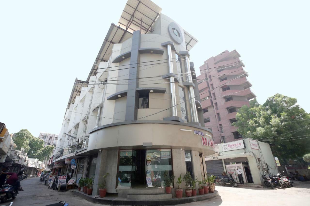 鲁德拉玛哈尔酒店 阿穆达巴 外观 照片